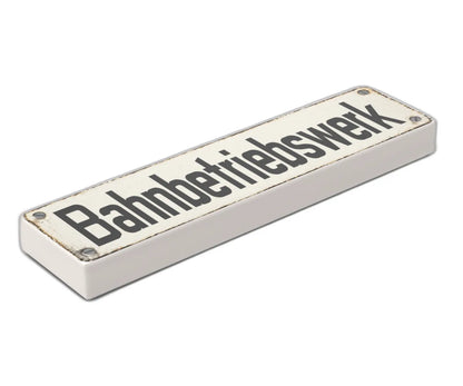 Bedruckte LEGO® Fliese 1x4 - Altes Schild 11 'Bahnbetriebswerk'