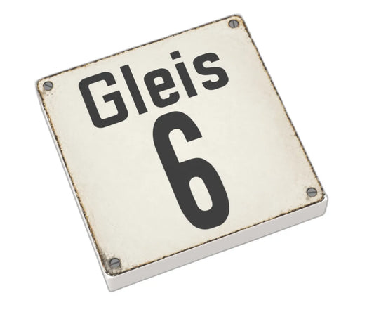 Bedruckte LEGO® Fliese 2x2 - Altes Schild 27 'Gleis 6'