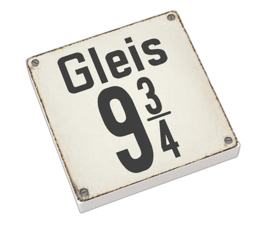 Bedruckte LEGO® Fliese 2x2 - Altes Schild 28 'Gleis 9 3/4'